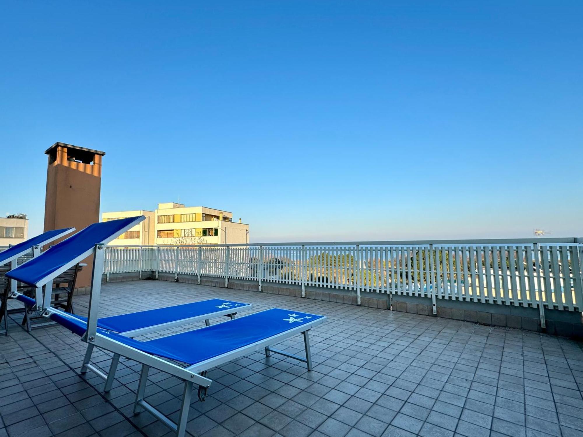 Apartamento 82, Attico Leonardo Lido Adriano Exterior foto